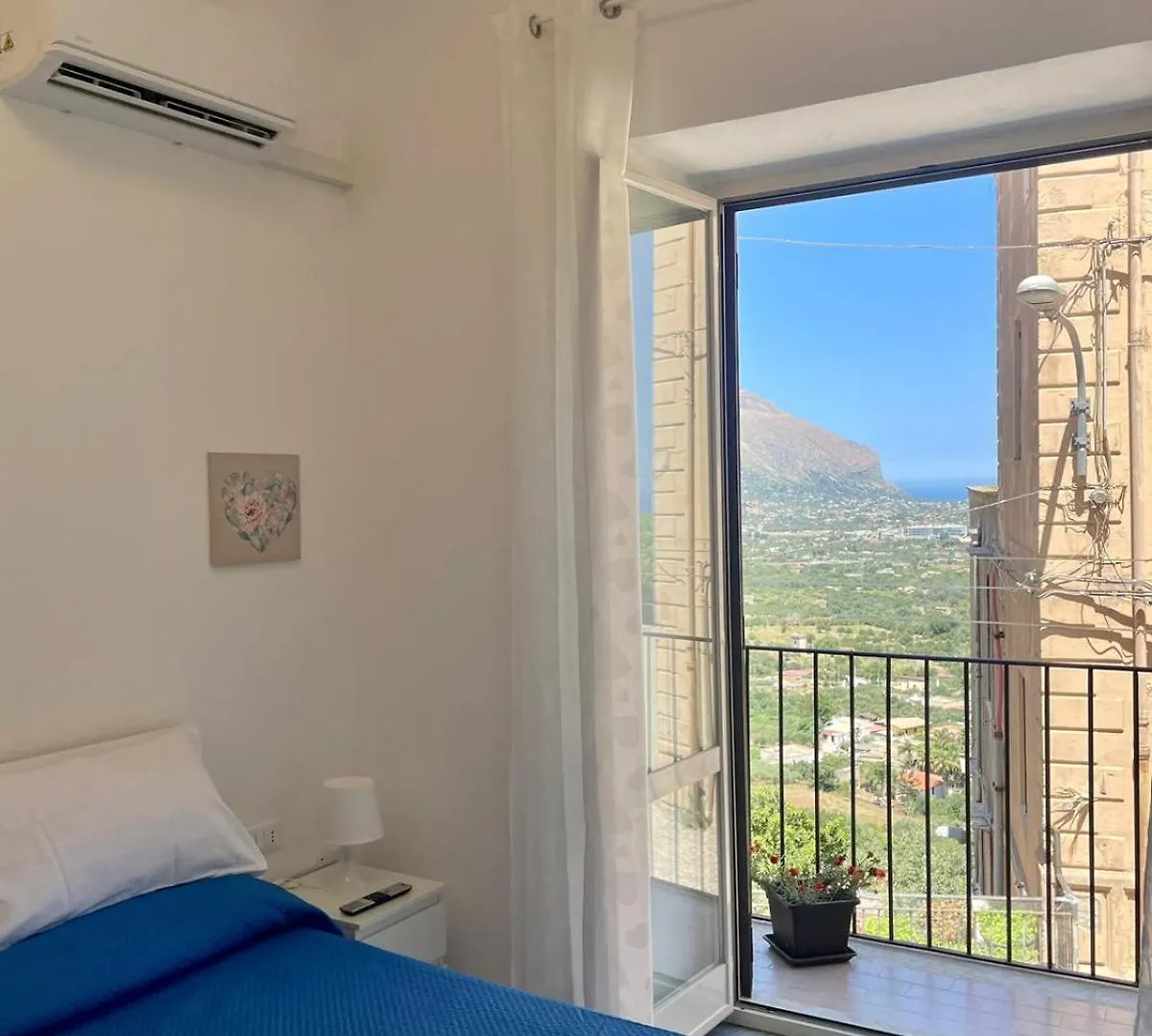 La Castellana Apartments Carini 0*,