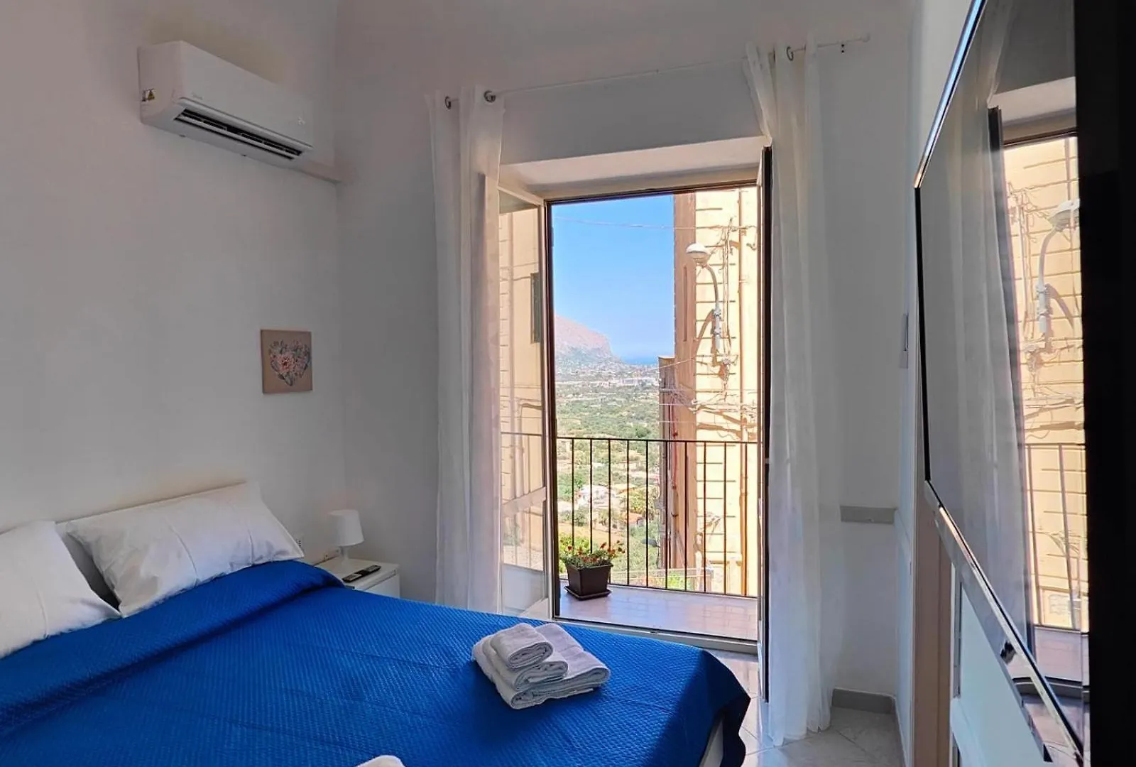 La Castellana Apartments Carini 0*,